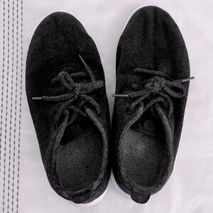 Allbirds Women’s Wool Runners in True Black/Cream Sole Size 9